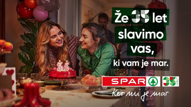 SPAR, 35 let - Ker mi je mar, slika praznovanja s torto in dvema dekletoma
