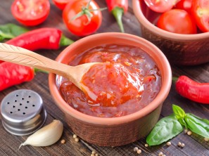 Domača zelenjavna salsa kot priloga k žaru - Marko Herič