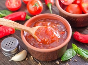 Domača zelenjavna salsa kot priloga k žaru - Marko Herič