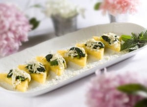 Na žaru pečena polenta s špinačo in gorgonzolo - Spar