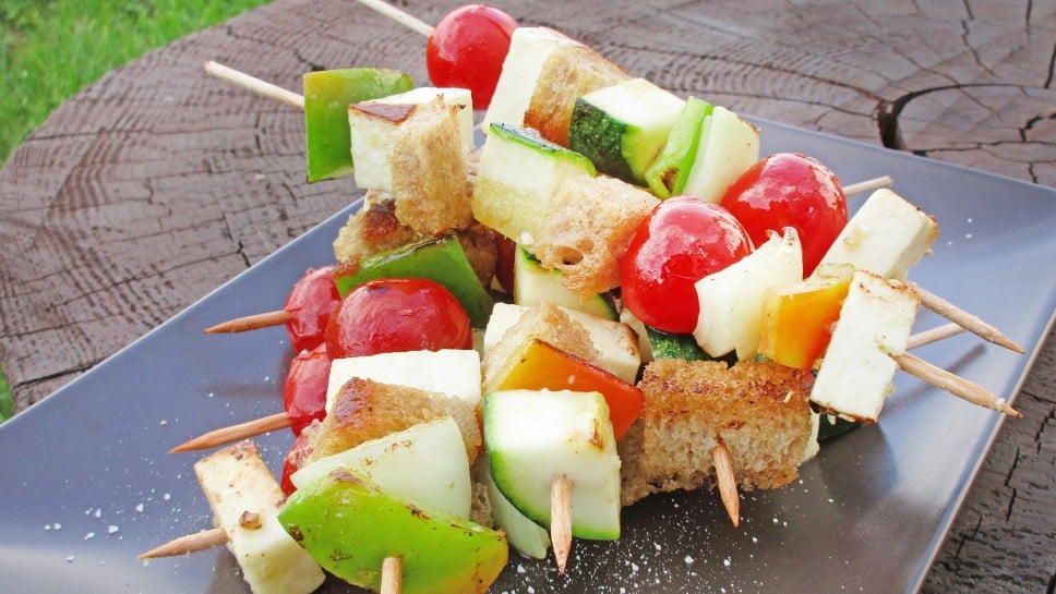 Zelenjavna nabodala s sirom na žaru - Sladki Chef