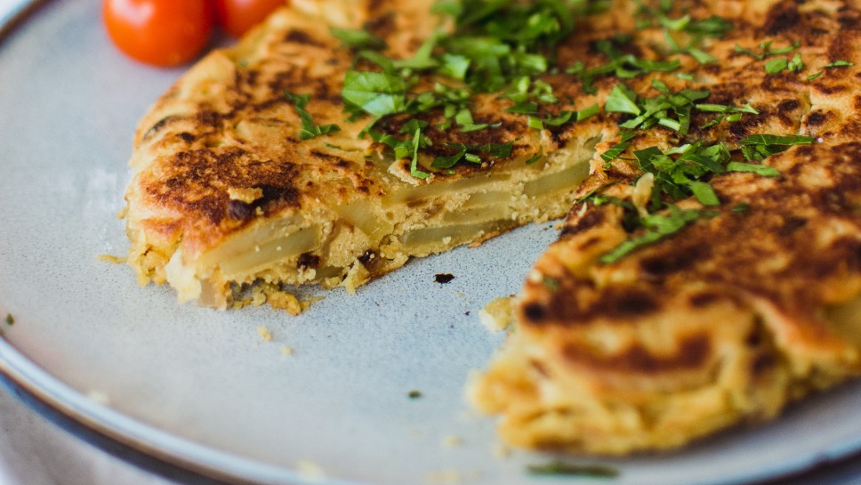Veganska španska tortilja - Curry and Love