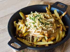 Veganske poutine - Curry and Love