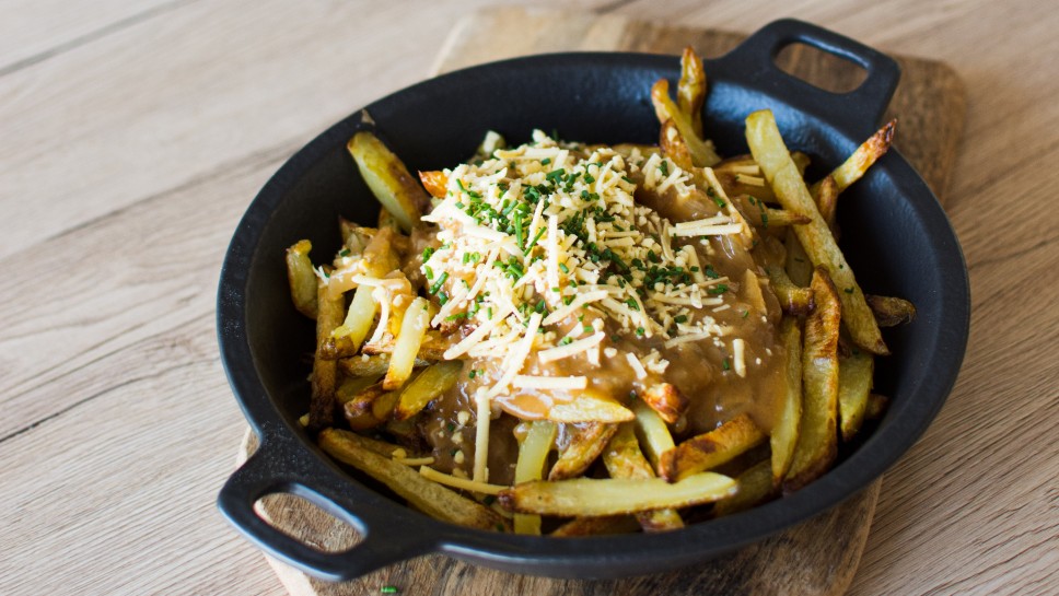 Veganske poutine - Curry and Love