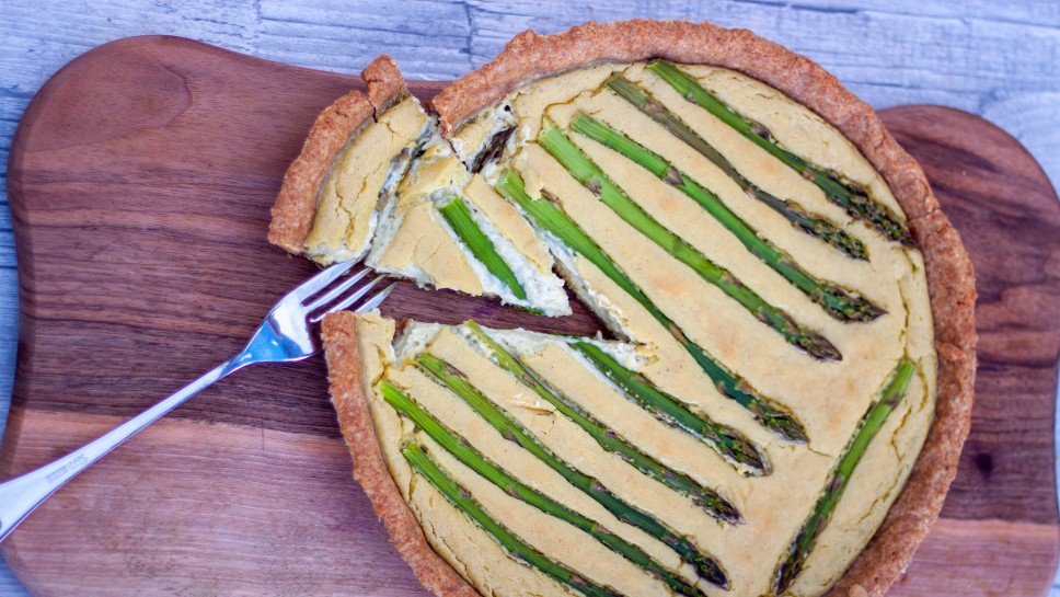 Veganski Quiche s šparglji in Spar svilenim tofujem