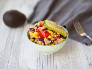 Veganska proteinska skleda s kvinojo in rdečim fižolom - Blaž Mihev, Fit Kuhinja