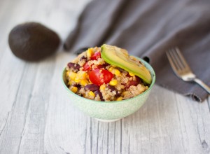 Veganska proteinska skleda s kvinojo in rdečim fižolom - Blaž Mihev, Fit Kuhinja