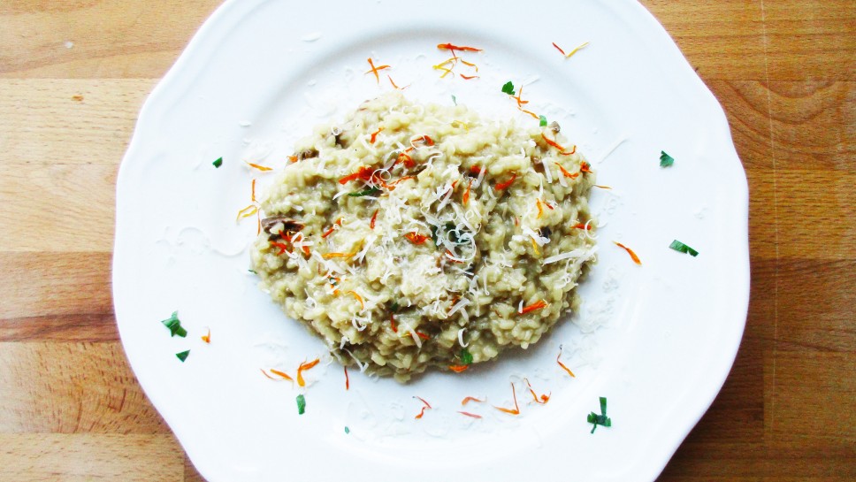 Žafranova rižota z jurčki in ognjičevimi cvetovi - Sladki Chef