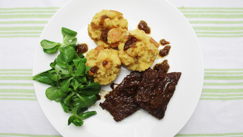 Kruhovi narastki z govejimi zrezki in motovilcem - Sladki Chef