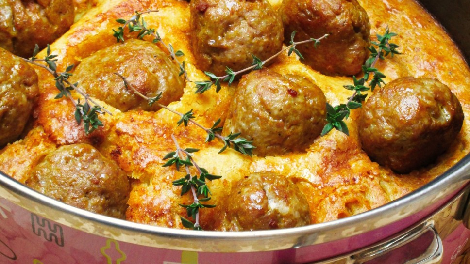 Narastek s timijanom in puranjimi mesnimi kroglicami - Sladki Chef