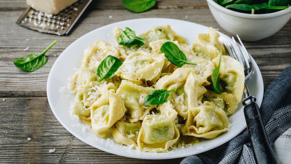 Ravioli z mocarelo in špinačo s česnom - Spar
