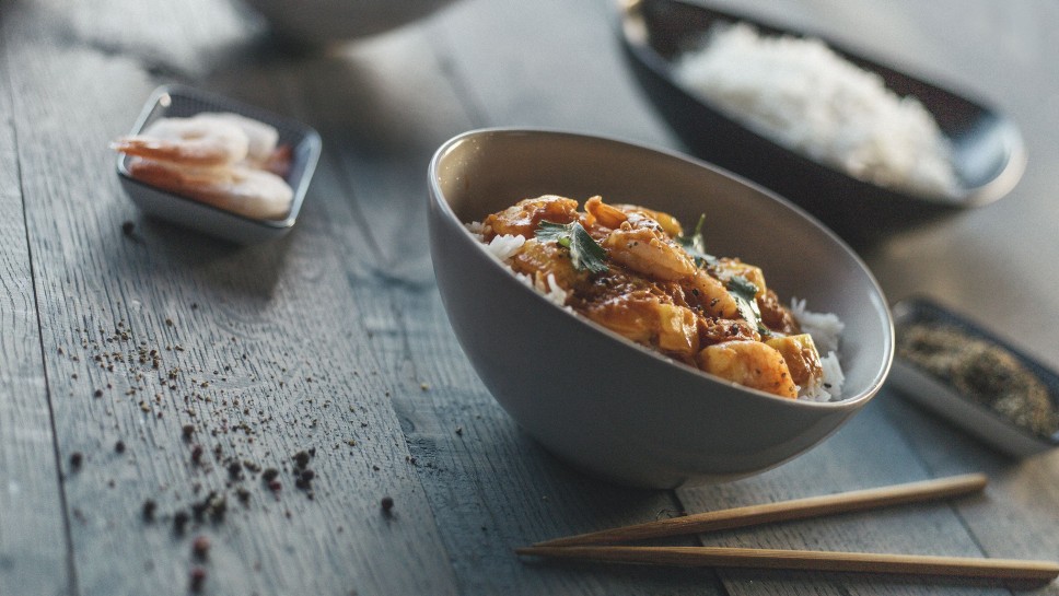 Tajski rdeči curry z mangom in repki kozic - Gruša Zorn