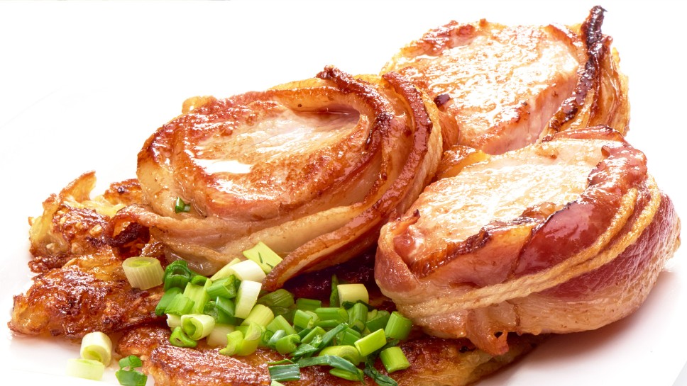 V slanino oviti pečeni svinjski zrezki - Sladki Chef