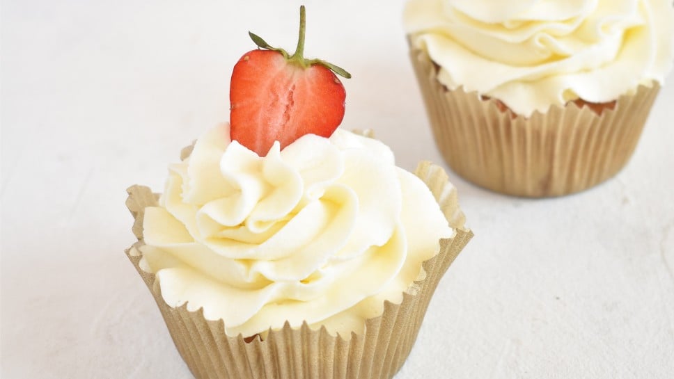 Jagodni cupcakesi brez glutena - Gluten free with Megi