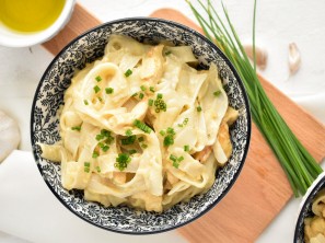 Riževe testenine brez glutena s piščancem v smetanovi omaki - Gluten free with Megi