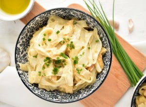 Riževe testenine brez glutena s piščancem v smetanovi omaki - Gluten free with Megi