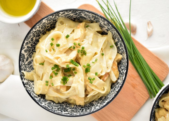 Riževe testenine brez glutena s piščancem v smetanovi omaki - Gluten free with Megi