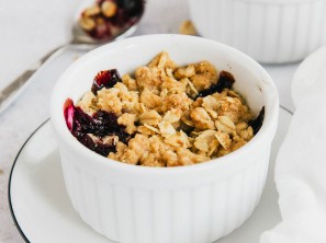 Drobljenec z gozdnimi sadeži - Jernej Kitchen