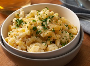 Gratinirane testenine s sirom in cvetačo “Mac and Cheese” - Jernej Kitchen