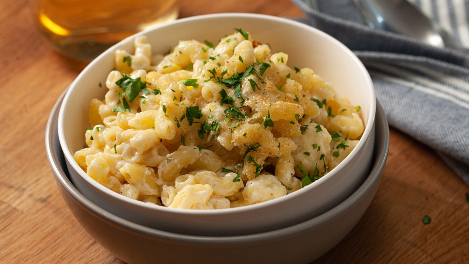 Gratinirane testenine s sirom in cvetačo “Mac and Cheese” - Jernej Kitchen