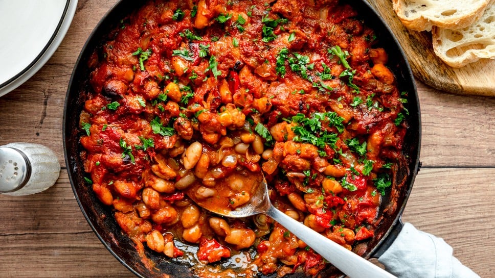 Pečen fižol s paradižnikom v pečici - Jernej Kitchen
