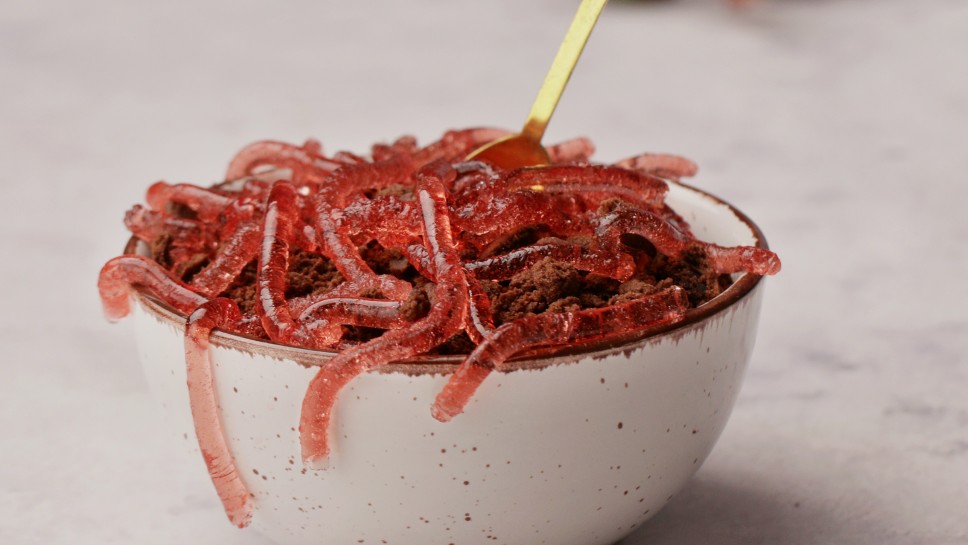 Skleda črvičkov - JernejKitchen, Recepti za noč čarovnic, halloween recepti