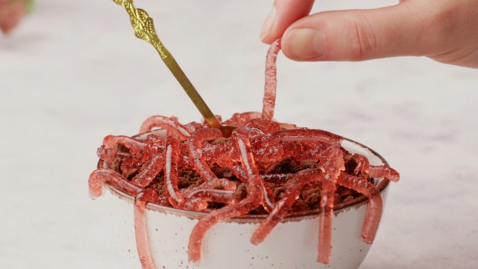Skleda črvičkov - JernejKitchen, Recepti za noč čarovnic, halloween recepti