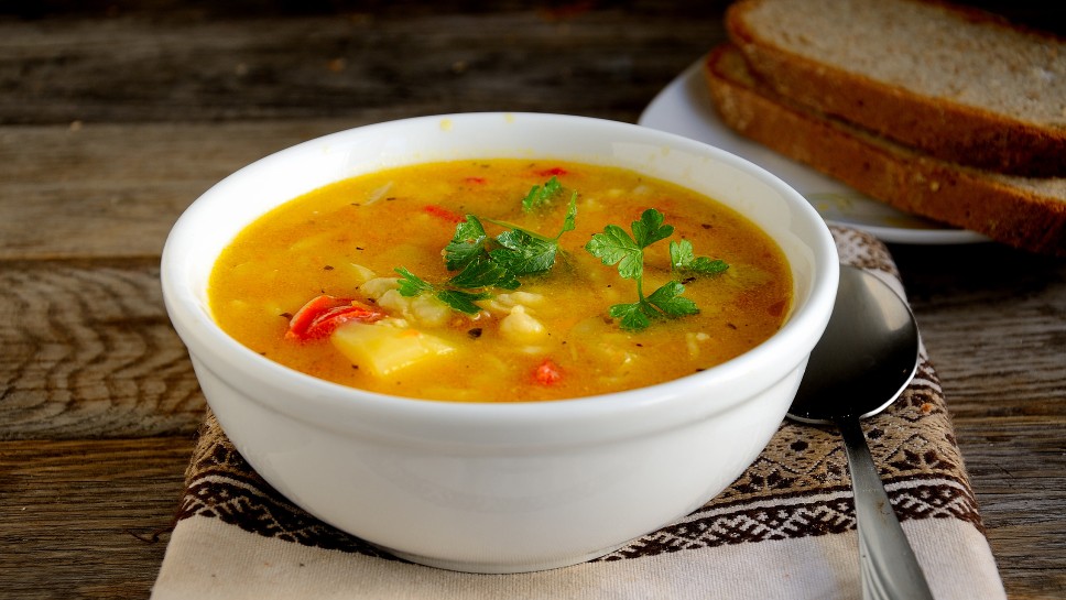 Česnova juha s pečenim krompirjem - Sladki Chef