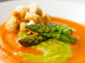 Špargljeva juha s sladkim krompirjem (batata) - BoobeeFoodee