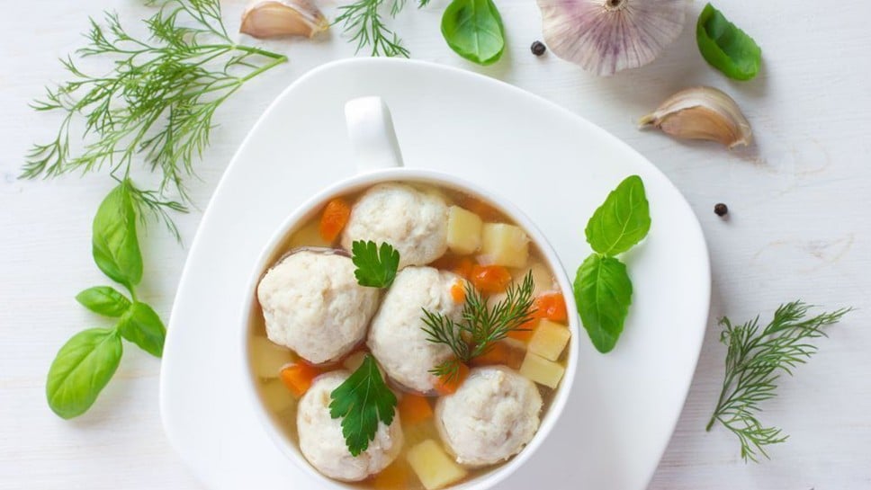 Zelenjavna juha s parmezanovimi kroglicami - Sladki Chef