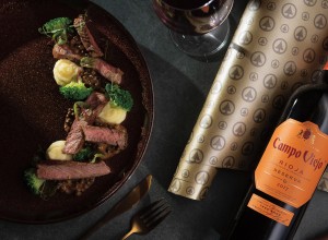 Goveji steak v poprovi omaki s pirejem gomolne zelene - SPAR