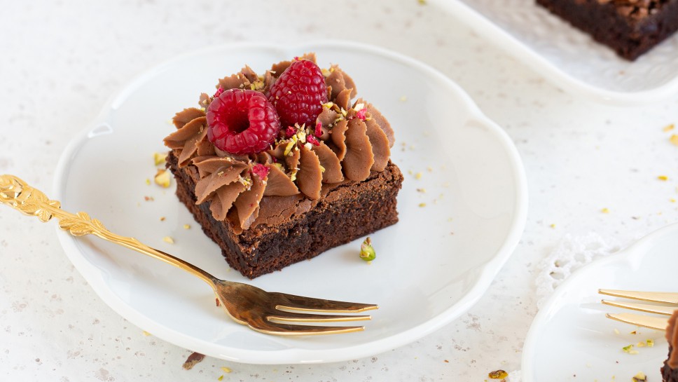 Brownie rezine s kremo in jagodičjem - Nina Kastelic, Leaneen