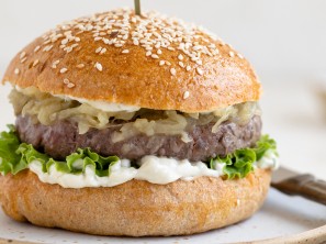 Domač burger z gorgonzolo - Nina Kastelic, Leaneen