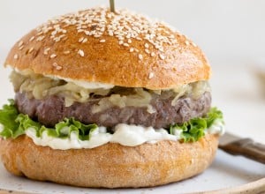 Domač burger z gorgonzolo - Nina Kastelic, Leaneen