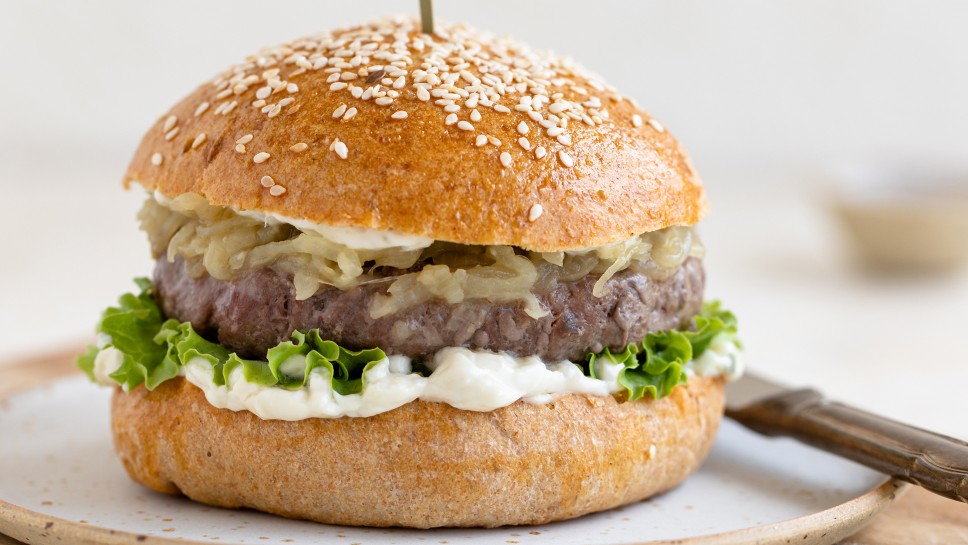 Domač burger z gorgonzolo - Nina Kastelic, Leaneen