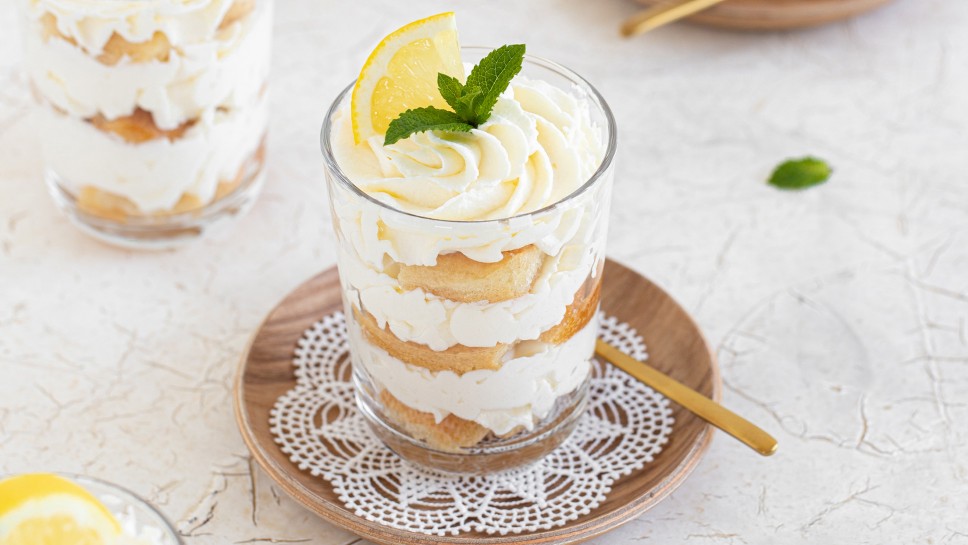 Kozarčki z limonino kremo in savoiardi - Leaneen