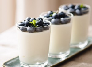 Osvežilna limonina strjenka z borovnicami - Nina Kastelic, Leaneen