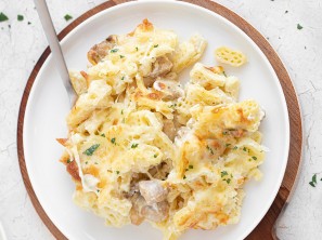 Leaneen - Zapečene testenine v parmezanovi omaki s piščancem
