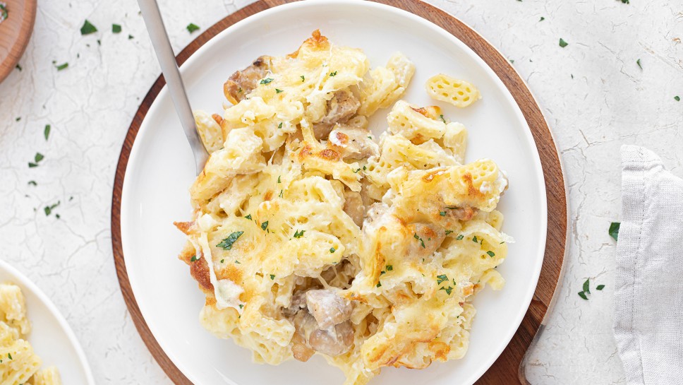 Leaneen - Zapečene testenine v parmezanovi omaki s piščancem