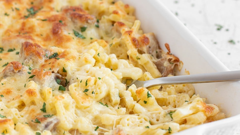Leaneen - Zapečene testenine v parmezanovi omaki s piščancem