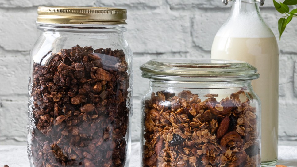 Granola - Little Kitchen Vibes