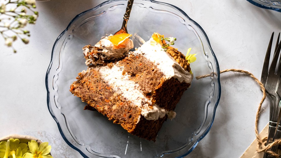 Korenčkova torta z belo kremo - Little kitchen vibes