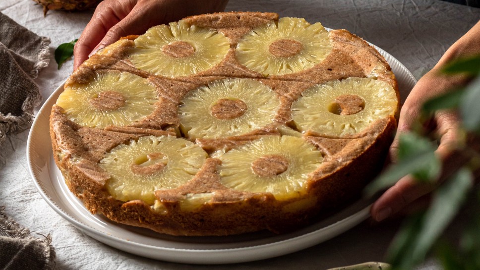 Obrnjena ananasova tortica - Little Kitchen Vibes