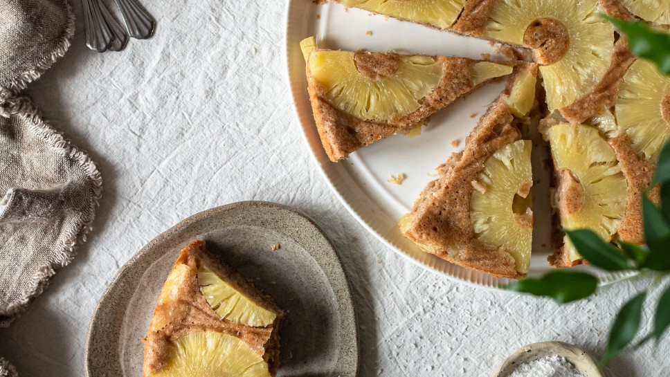 Obrnjena ananasova tortica - Little Kitchen Vibes