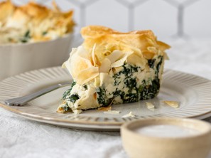 Špinačni burek s tofujevo kremo - Little Kitchen Vibes