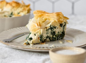 Špinačni burek s tofujevo kremo - Little Kitchen Vibes