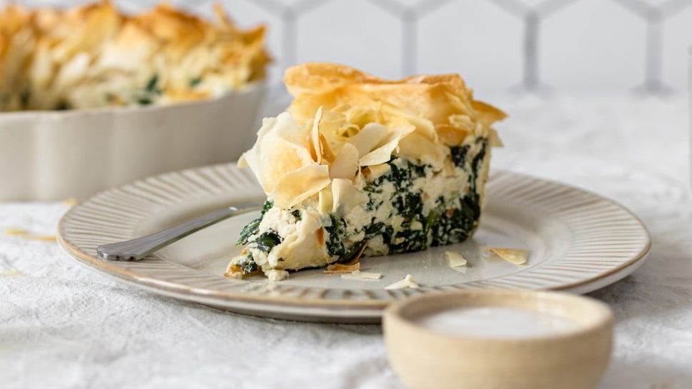 Špinačni burek s tofujevo kremo - Little Kitchen Vibes