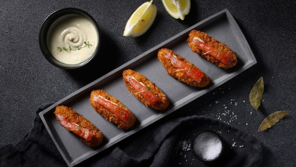 Španski nigiri z majonezo črnega česna in kroketi iz gamberov s karpačem iz kozic - Master Minuta z Luko Pangosom