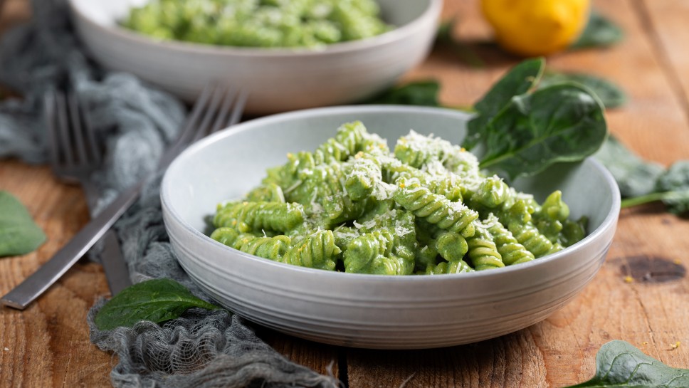 15-minutni fusilli v špinačni omaki - Midva kuhava