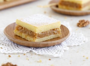 Biskvitna jabolčna pita - Midva kuhava